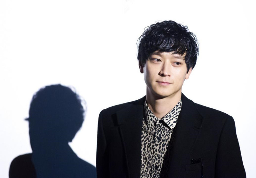 韩国顶级男神姜栋元近况,素颜直播做焊接,这状态真的是41岁吗?