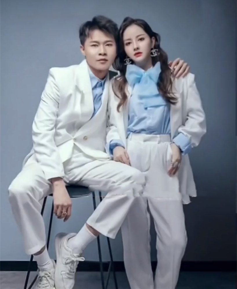 许华升与女友分手各不相同女方不停蹭热度男方则不断为其澄清