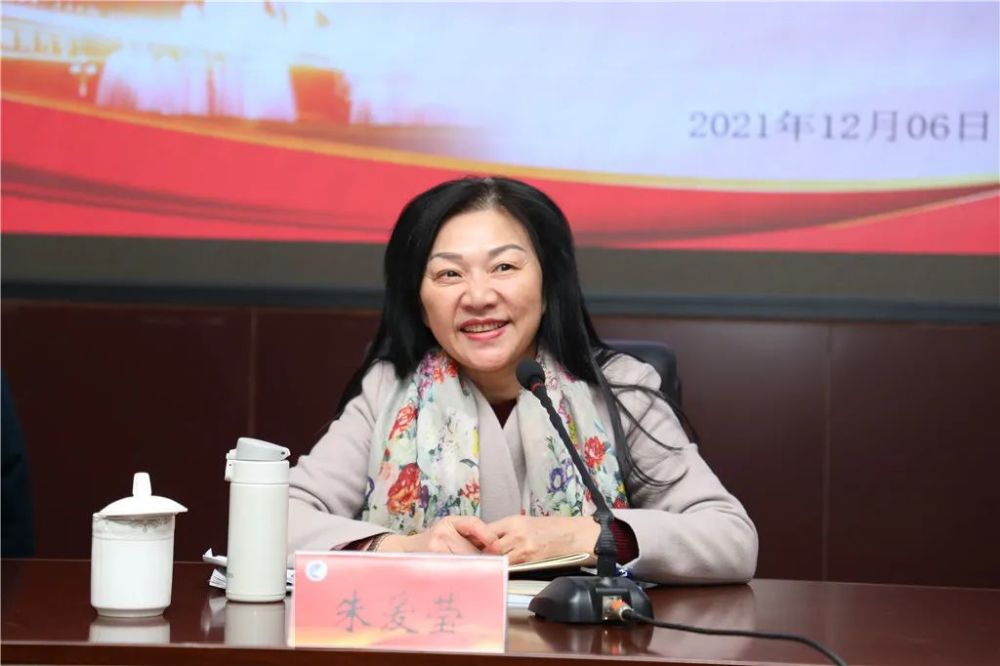 会上,旅游管理专业负责人冯静,会计教研室主任杨巧,酒店管理专业负责