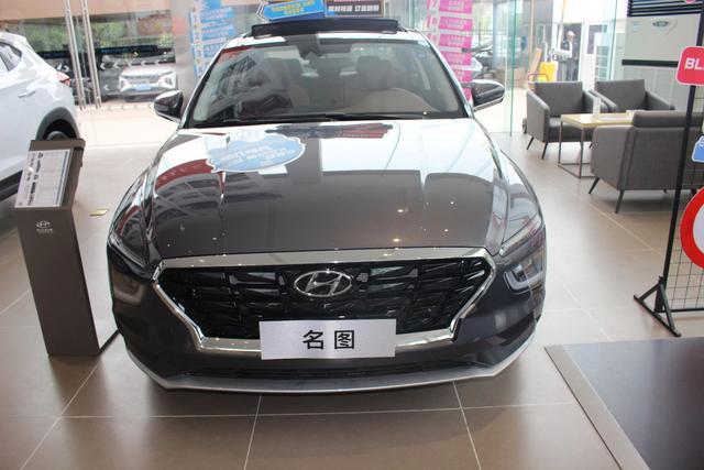 先来说说ta的价格,全新一代现代名图的车型分为燃油版本和纯电版本