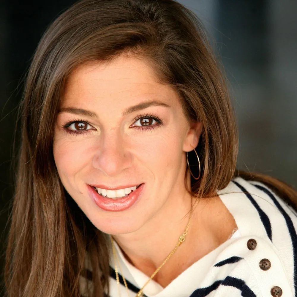 nina flood 将在位于瑞士 stabio 的vf国际总部工作,向 vf执行副总裁