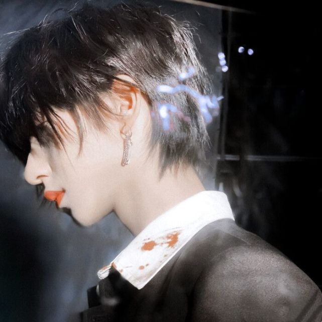 清冷感一绝贺峻霖头像 壁纸