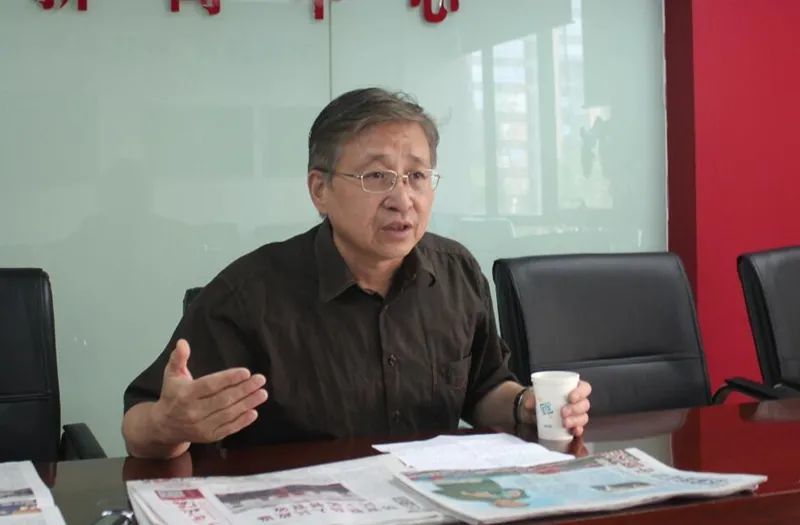 1997年,陈知庶被任命为驻港部队副司令,1998年,44岁的陈知庶被授予
