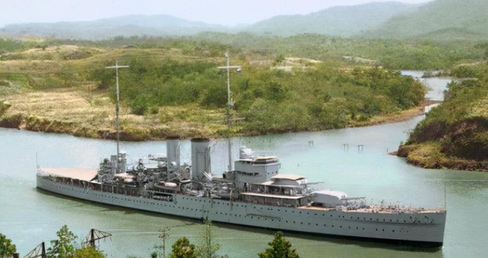 为了伪装这艘军舰,使其不被国民党飞机发现,成千上万的辽西农民推着