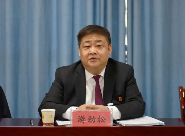 游劲松参加大方县第十八届人民代表大会第一次会议第五代表团讨论