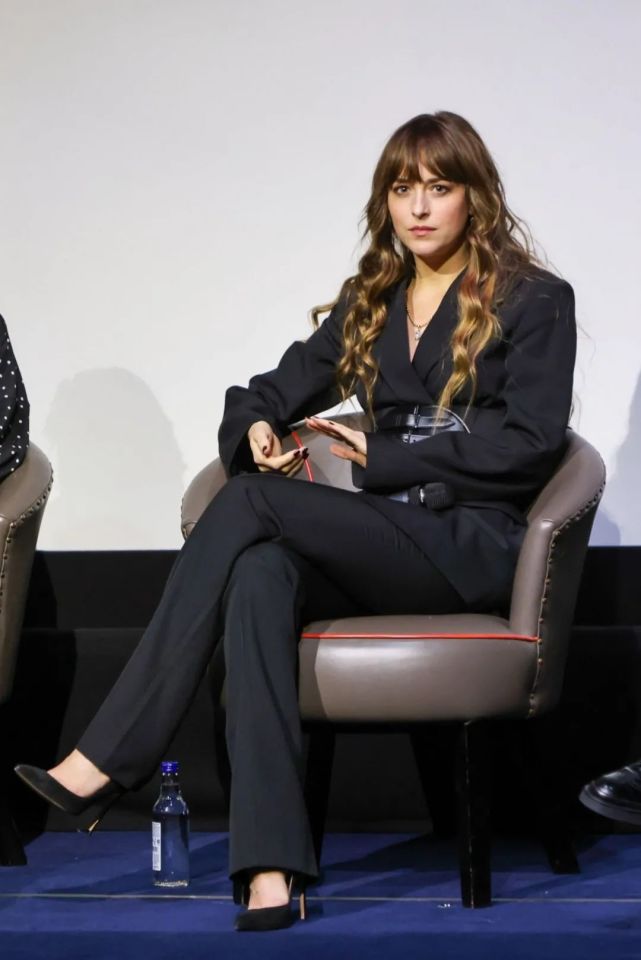 组图达妹达科塔约翰逊宣传新片杂志红毯全面出击