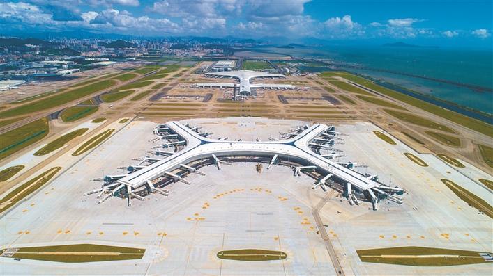 晶报记者探营深圳机场卫星厅昨正式启用捷运站台到最远登机口步行约