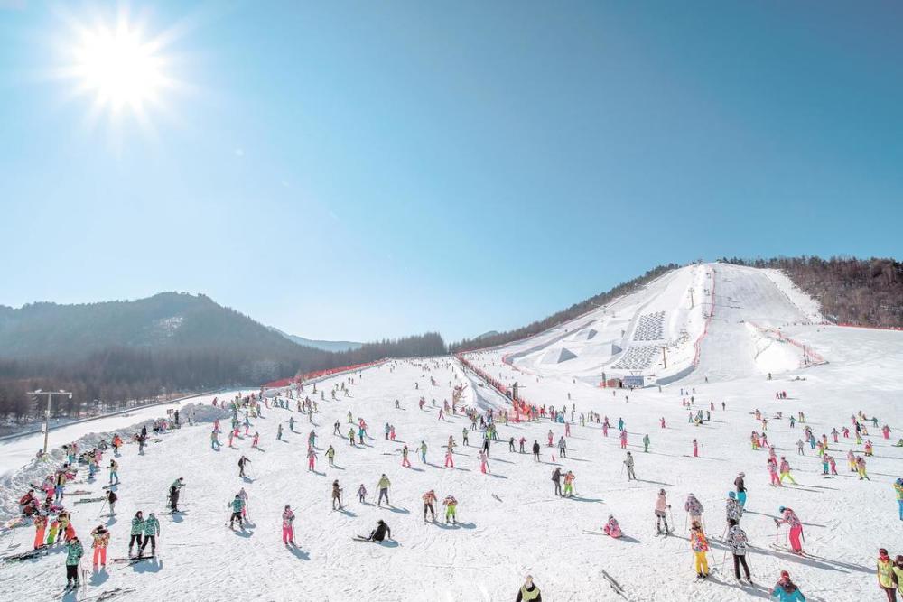 50  06350起休闲度假胜地 打卡冬日玩雪天堂玉龙雪山旅游滑雪场位于