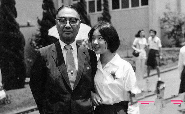 胡因梦被李敖骂半生后蜕变成作家与拜金母和解42岁生私生女