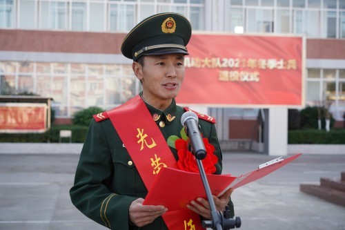 我的老班长站好了最后一班岗!|班岗|营门口|何彩梅|徐宏|贾凡