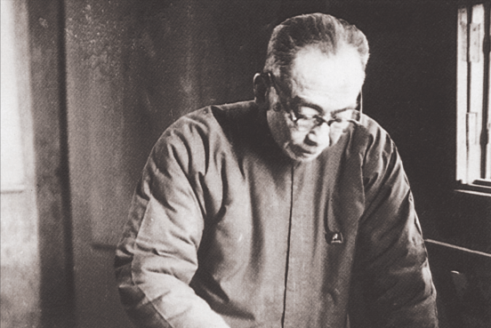 老年胡亚光父亲和胡筱梅讲的第一个与父亲有关的事是关于遗嘱的,先祖