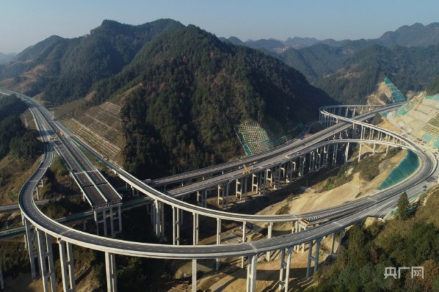 贵州铜仁沿印松高速公路即将建成通车