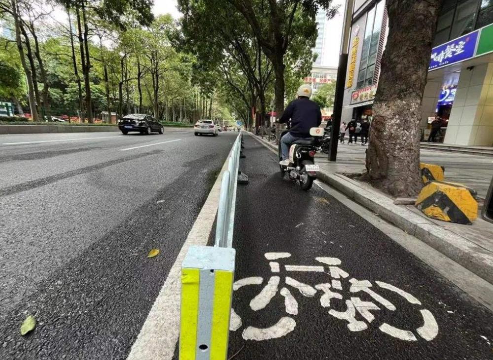 电动车喜欢走机动车道?主要是由4个原因造成的,解决方案来了_腾讯新闻