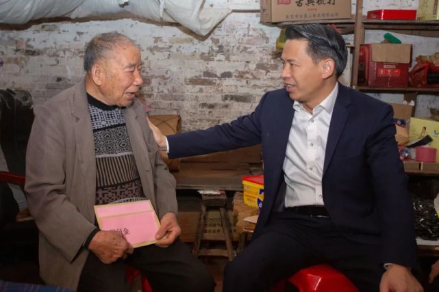 陈德培走访慰问防止返贫监测户,并开展人居环境整治工作检查:巩固拓展