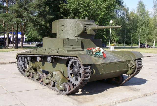 比如坦克,苏联的t26,bt坦克普遍都存在技术上的落后,因为生产年份太早