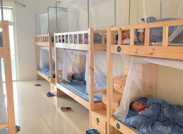 孩子午休躺平睡禅城区公办小学都做到了