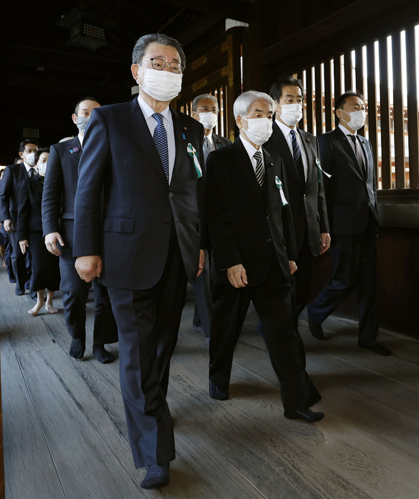 日本近百议员特殊日期参拜靖国神社,韩外交部:深表忧虑和遗憾