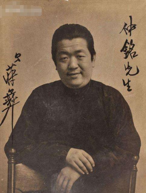 蒋彝是江西九江人,身兼画家,作家,书法家,诗人数职,是哥伦比亚大学的