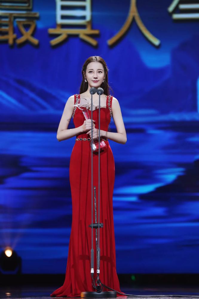 迪丽热巴2018年金鹰节旧照片_腾讯新闻