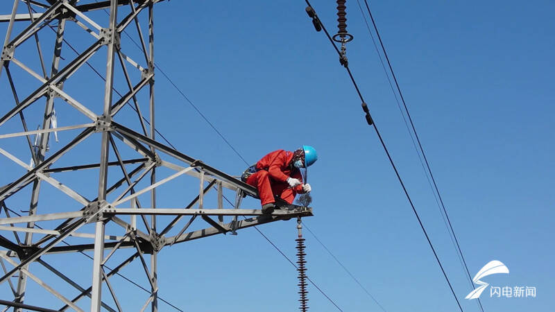 電力鐵塔防止鳥害築巢而發明的一種設備,安裝在輸變電線路設備的杆塔