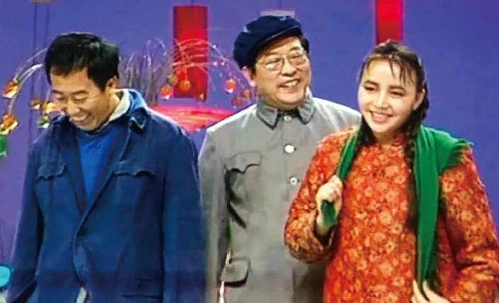 看着妻子宋丹丹凭借春晚小品,成为家喻户晓的演员,人气和资源都比自己