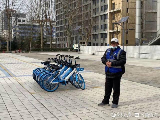 薛舒晓 摄学校门口玩耍的小朋友 匡丽君 摄寻觅 胡安娜 摄期末,考研