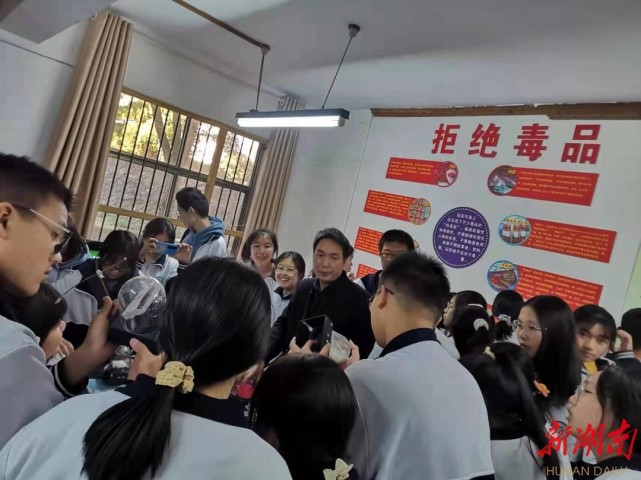 东安一中组织学生参观毒品预防教育展示室