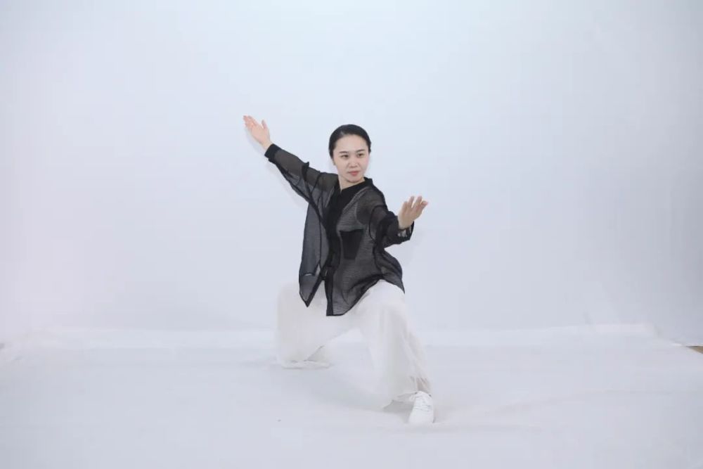 那就不得不提全国太极拳冠军,国家健将级武术运动员,武术一级裁判员