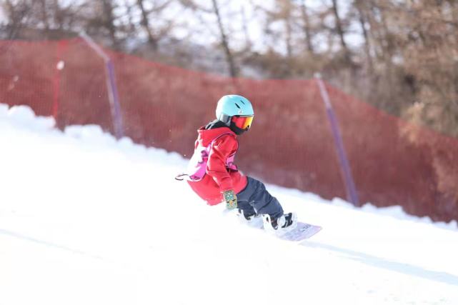 滑雪萌娃小蜗牛
