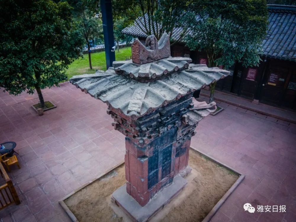 高颐是何等身份诸侯或者俸禄二千石以上官员可以用二出阙一般的官僚