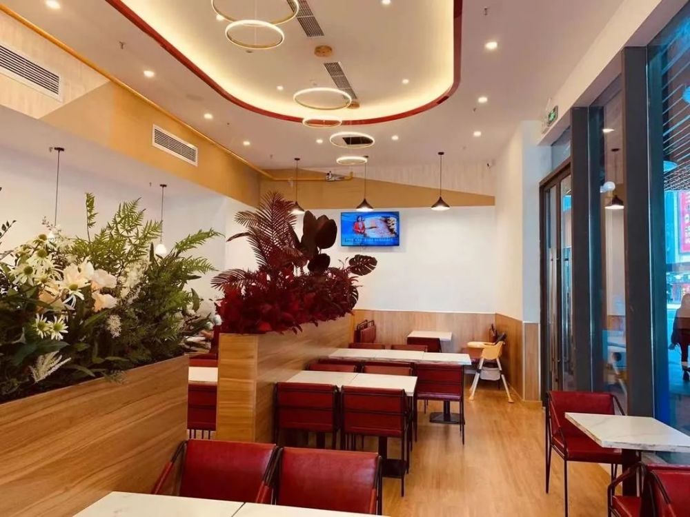 平度华玺酒店于2016年9月20日开业,拥有各类高档客房300余间,中西餐厅