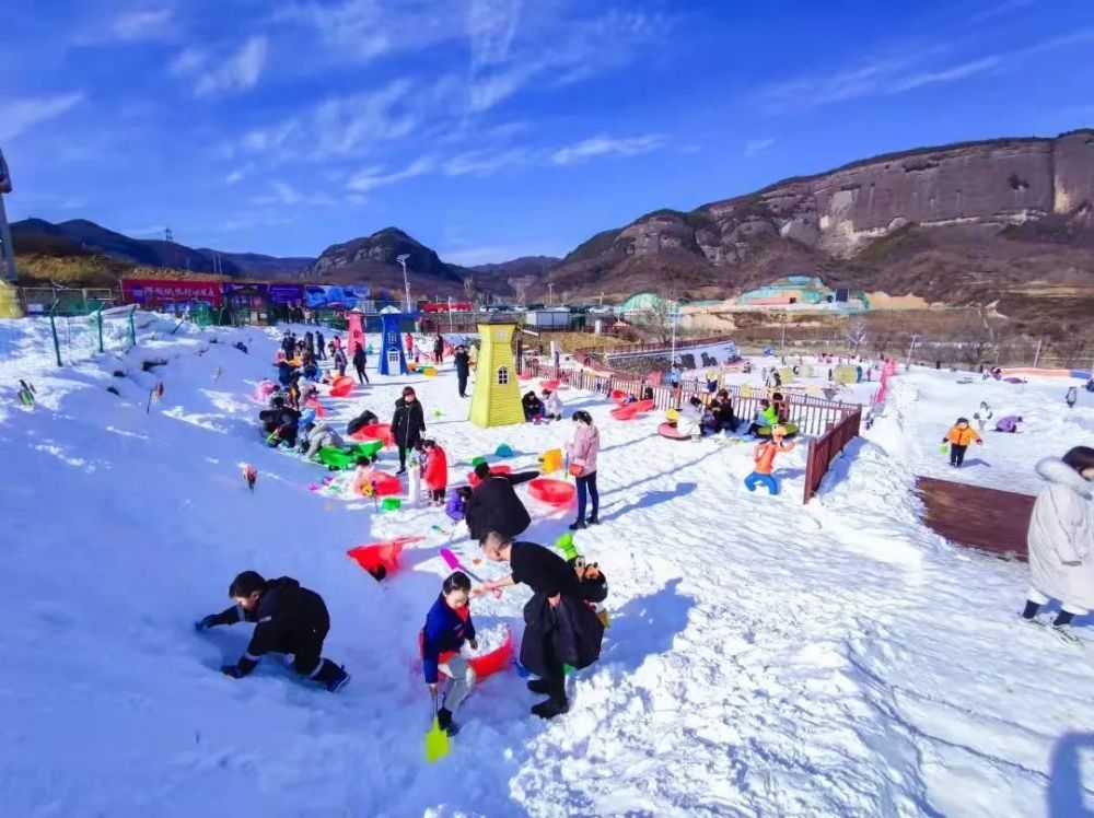 已经为你们准备好30000㎡超大亲子戏雪乐园亲子家庭,滑雪小白,情侣