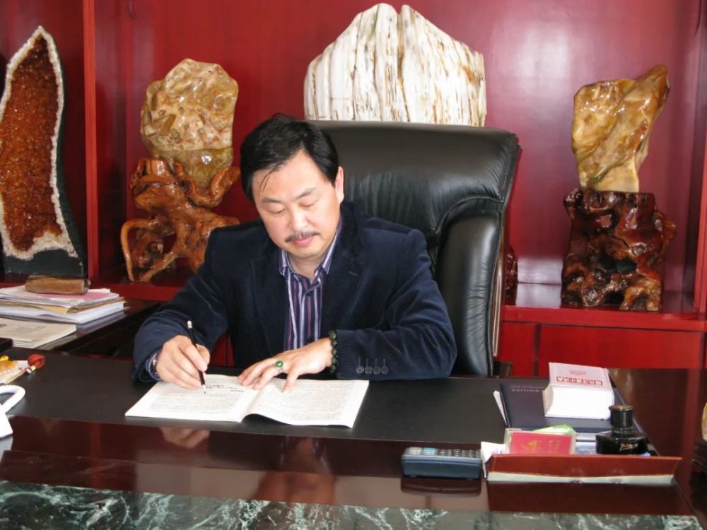 李天玉,云南鹿城大厦实业有限责任公司董事长,云南省楚雄鹿城大厦实业