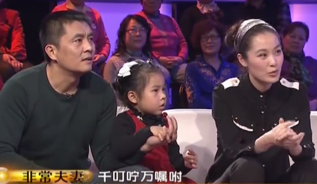 58岁常戎气质大变,浑身腱子肉似小伙,娶小17岁老婆成人生赢家