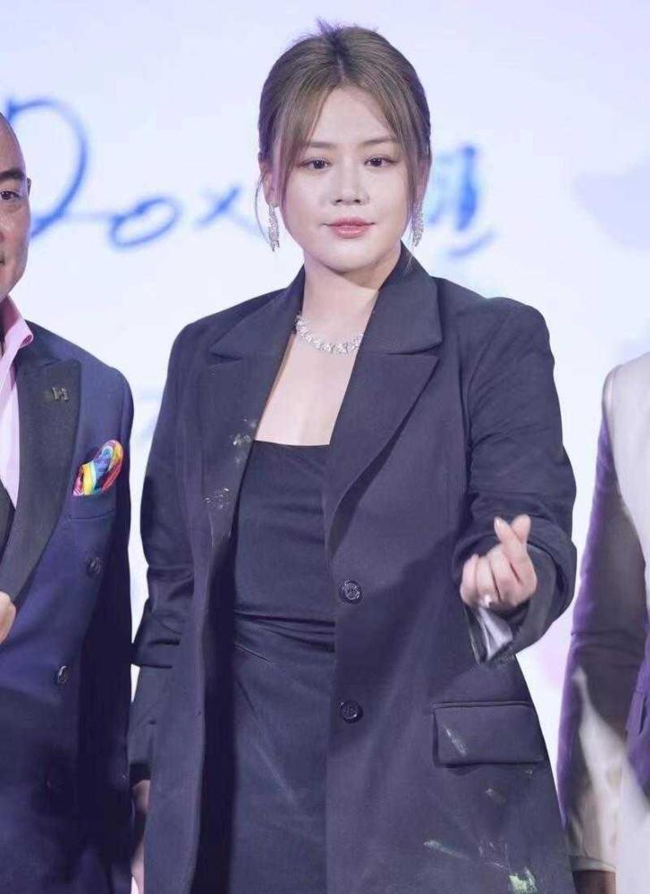 马思纯颠覆了"审美"标准,长胖20斤也美得精致,好气质太高级插图