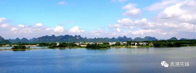 如龙游动的青山之间是万顷碧波,这就是位于覃塘区蒙公乡的平龙水库