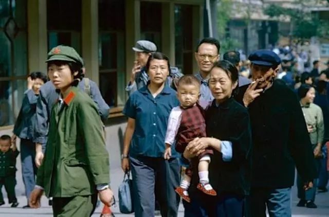 老照片裡的70年代中國軍裝是最帥衣服最後一張女孩素顏真漂亮