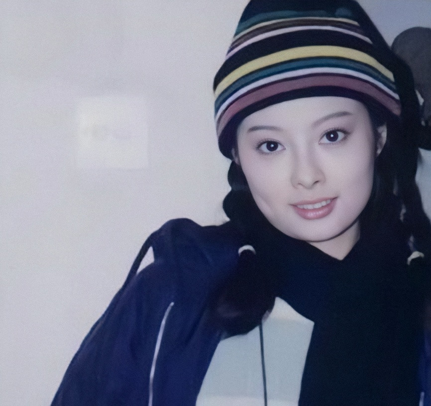 让富豪苦等12年三婚嫁穷诗人49岁的袁立有着怎样的彪悍人生