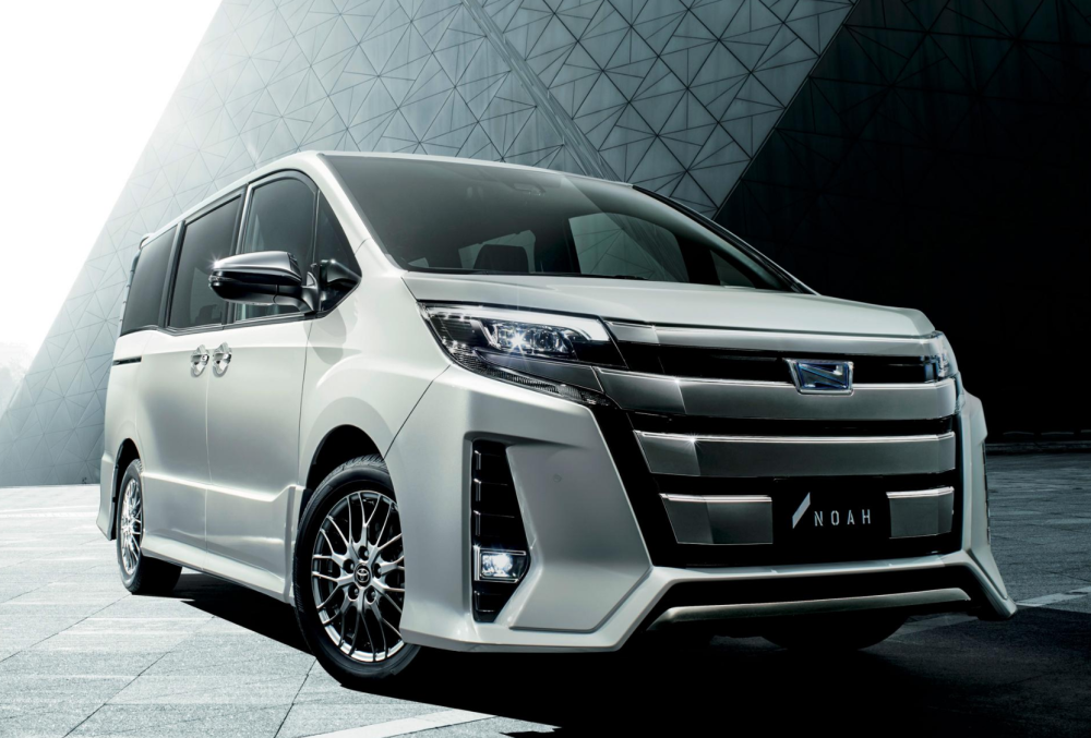 丰田小号埃尔法曝光配侧滑门18l混动约合人民币14万起