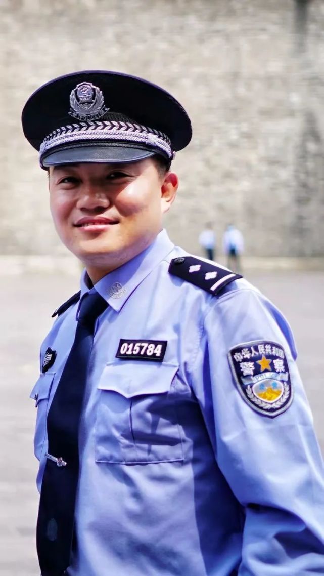 白輝,34歲,一級警司警銜西安市公安局碑林分局刑偵大隊四級警長主要