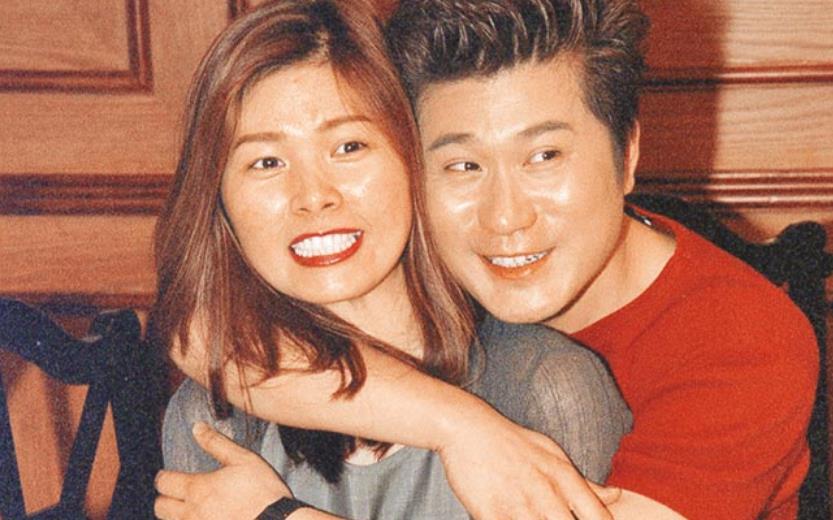 胡瓜唱情歌为女儿庆生,离婚20年前妻夸其太帅,现任妻子未露面