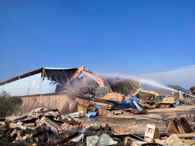 跳马镇开展绿心地区退出工业厂房拆除行动