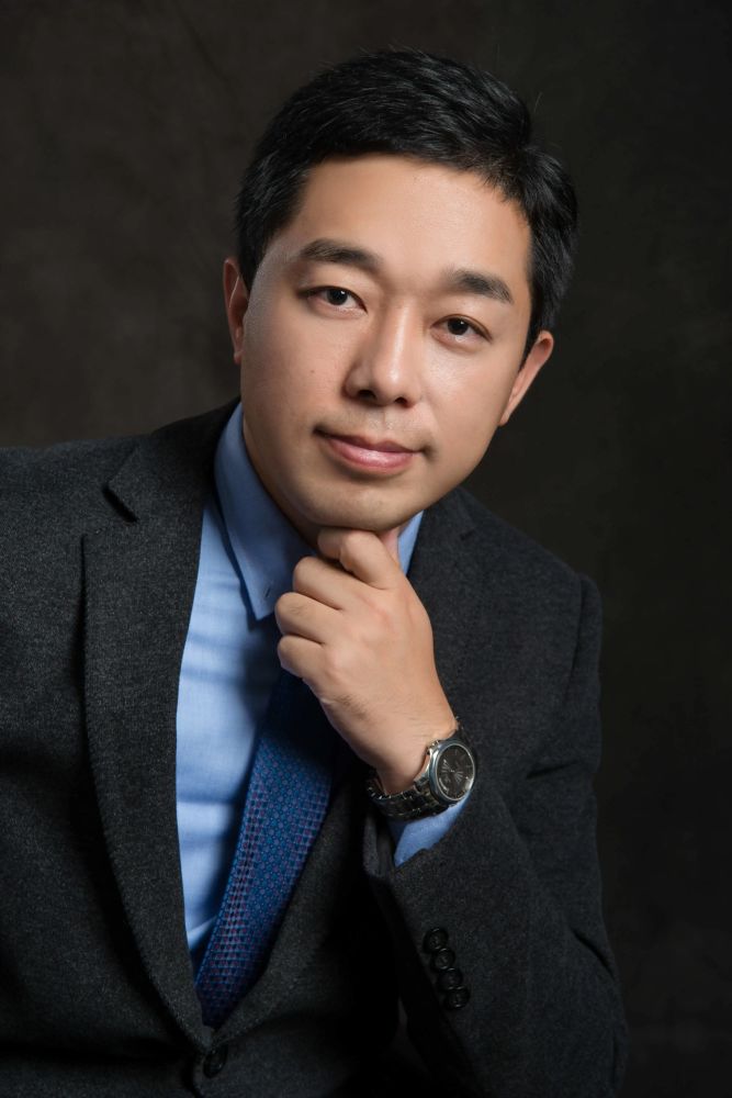 李立峰:"天空是一个巨大的舞台 所有的云都在赶路"诗小辑