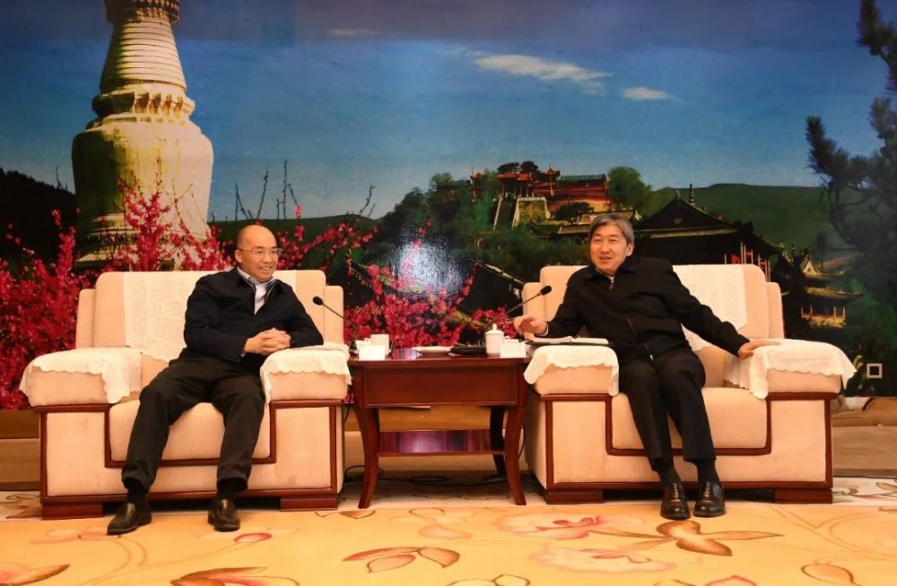 朱晓东与山西银保监局局长尹江鳌举行工作会谈