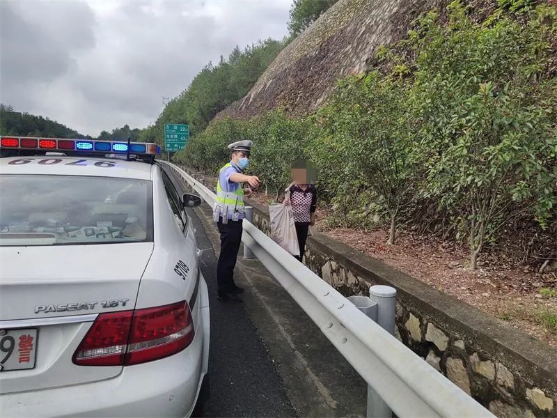 每周一警示丨近期行人上高速大盘点!理由各种各样