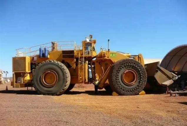 一脚油门够小车跑一天这装载机够大吗