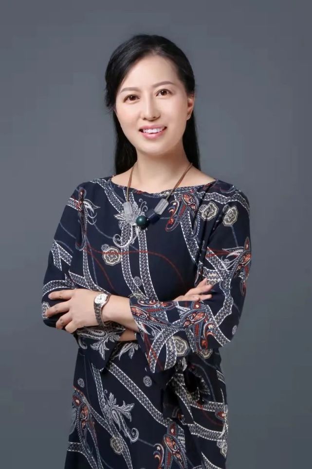 汪丽娟副教授,中共党员,毕业于四川大学.目前担任应用英语专业带头人.