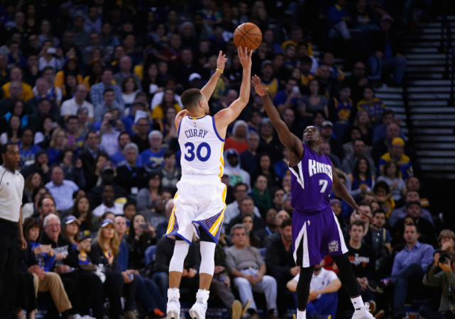 库里赛季前15场投进85记三分破纪录|库里有望命中15记三分破两项纪录？面对开拓者不成问题