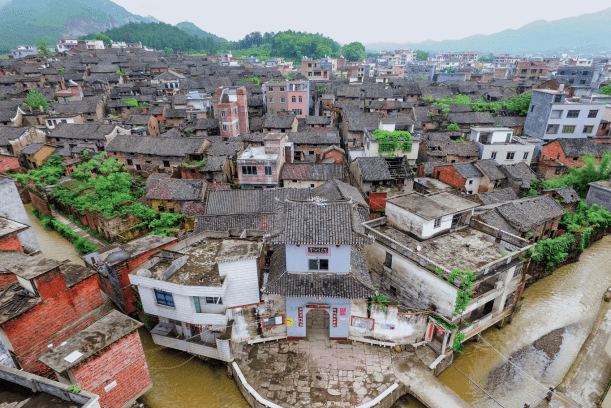 一把手访谈专访大路边镇党委书记熊如米