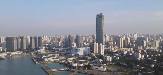 海口市最高楼时代自贸广场建成封顶至今都是海南最高烂尾楼